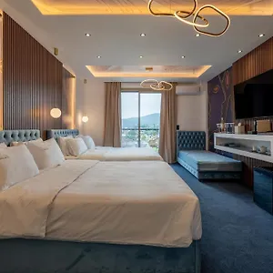 Greek House نيوس مارماراس